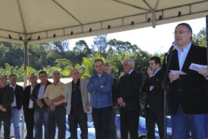Read more about the article Governador inaugura obra de asfalto em Canelinha