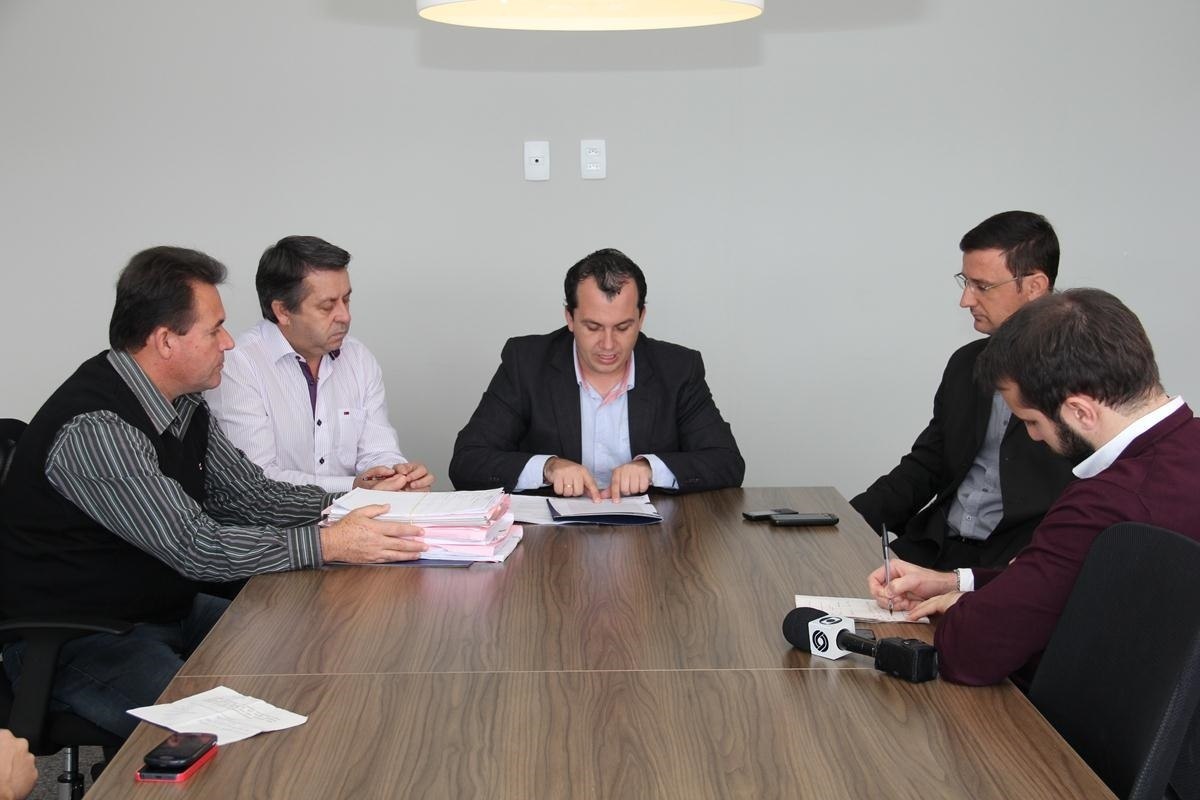 Read more about the article Prefeito anuncia rescisão do contrato com empresa Paulotur