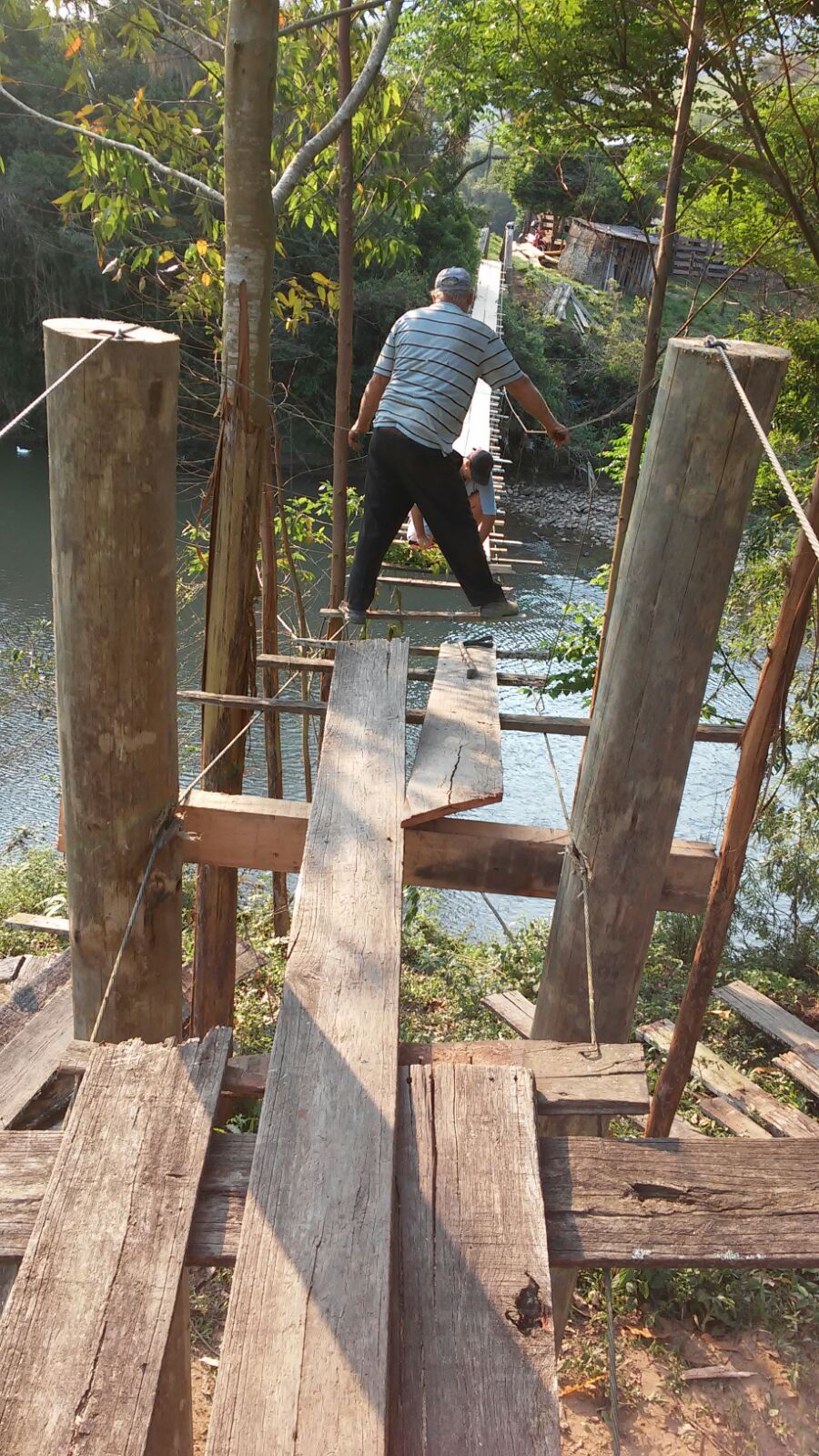 Read more about the article Ponte pênsil está em reforma na localidade de Rio Adaga