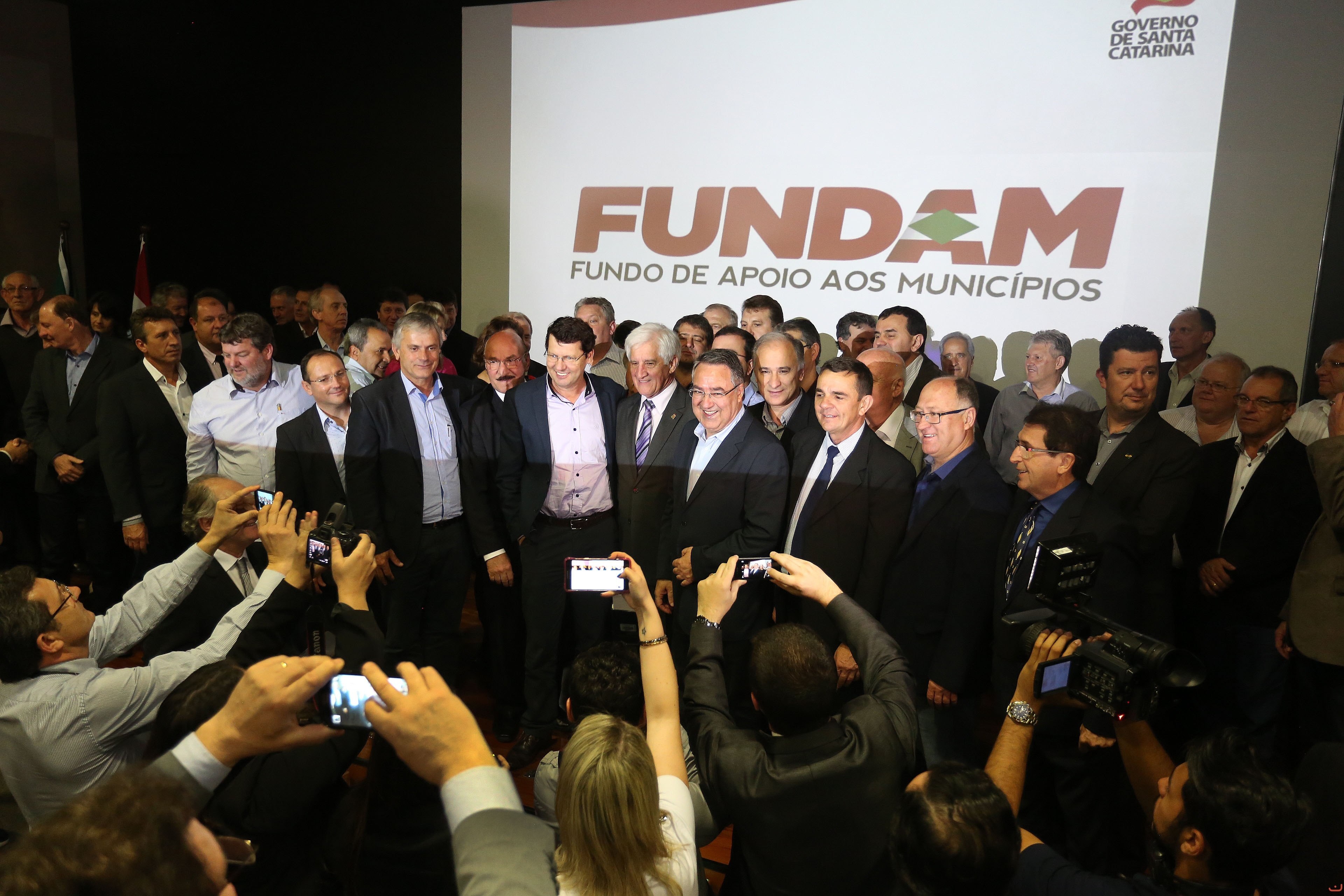 Read more about the article Cinco municípios da Grande Florianópolis assinam novos contratos do Fundam