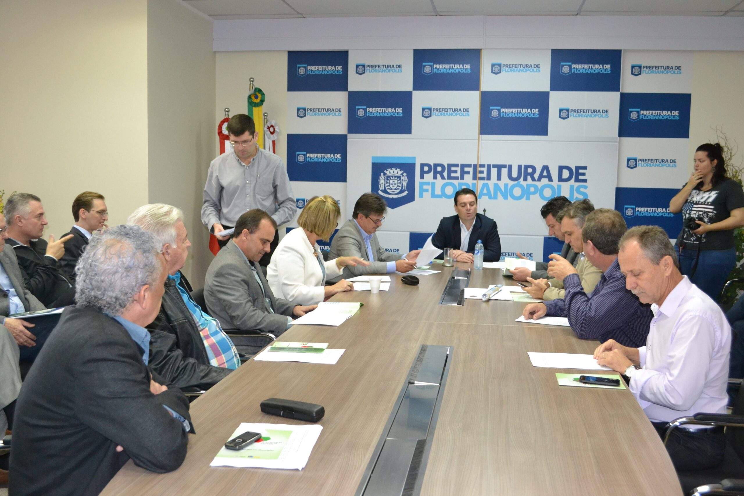 You are currently viewing Crise dos municípios é tema de reunião dos prefeitos da Grande Florianópolis