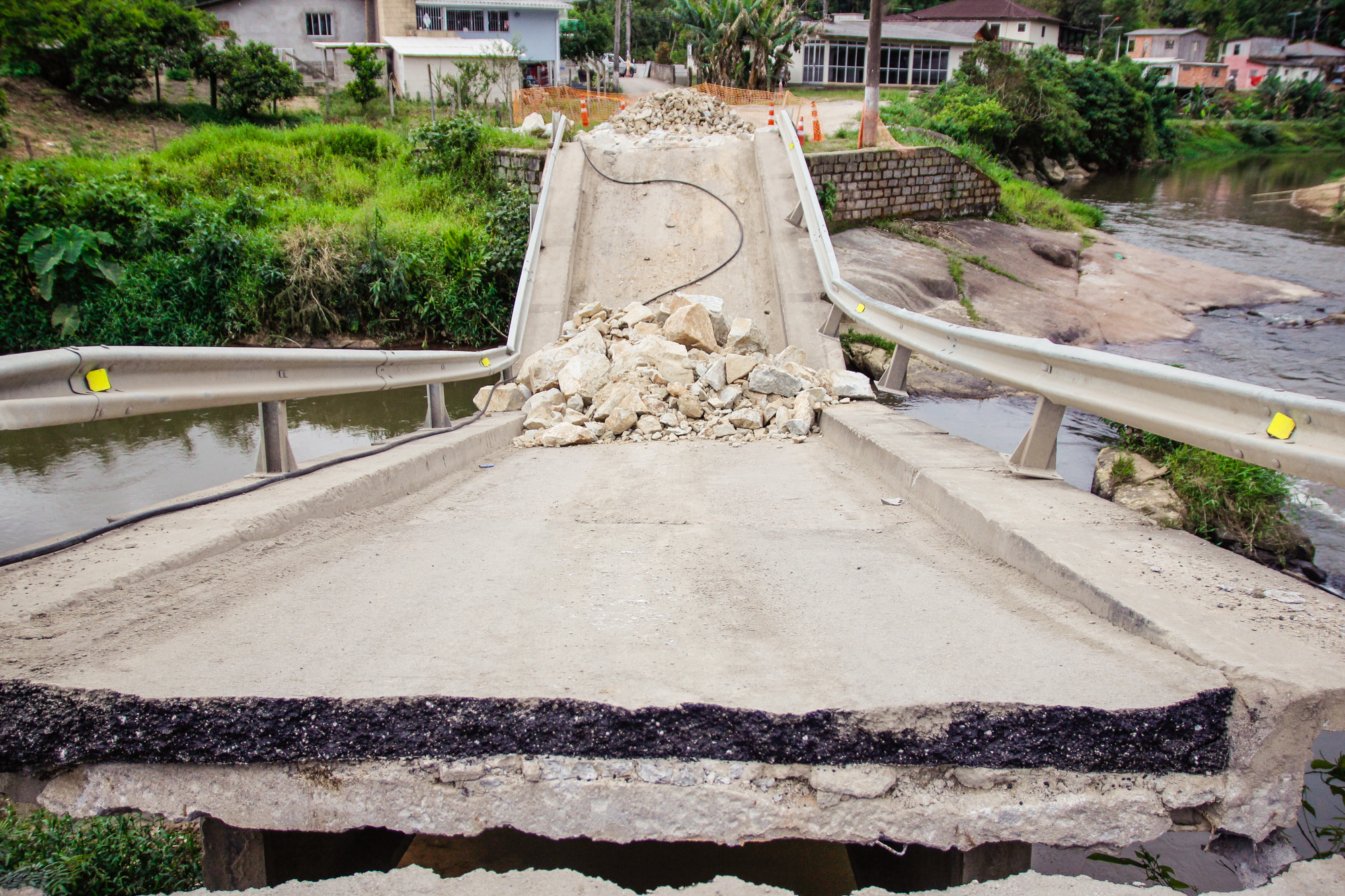 You are currently viewing Prefeitura acompanha reconstrução de ponte no Sertão do Maruim