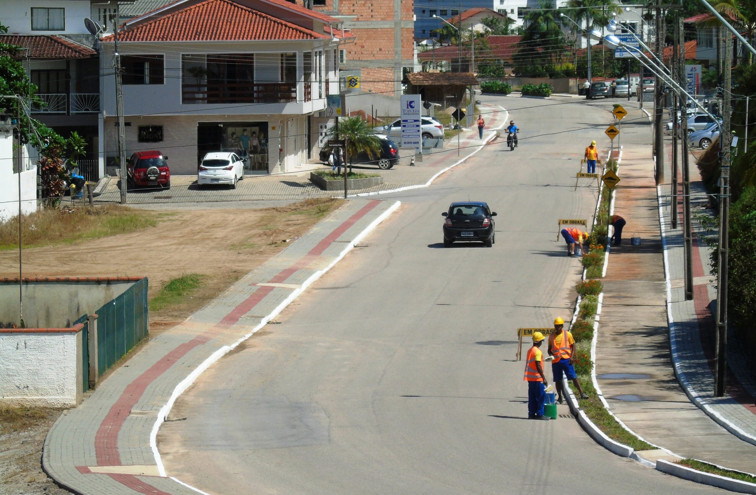 Read more about the article Obras de revitalização da avenida João Antônio Besen na reta final