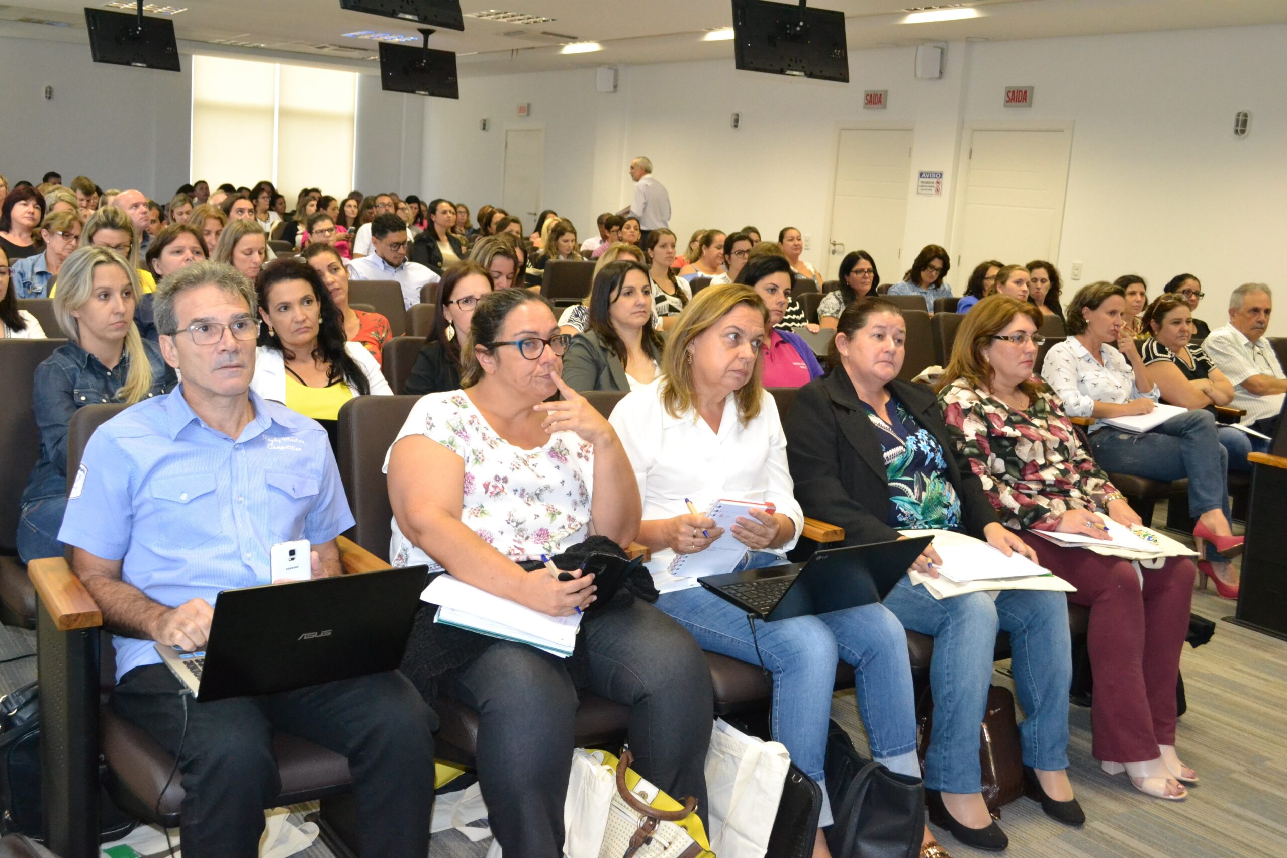 You are currently viewing Arranjo de Desenvolvimento da Educação: Começa a capacitação de professores para redução da distorção idade/ano na Grande Florianópolis