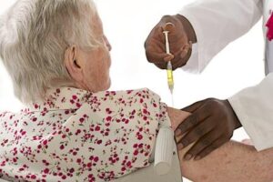 Read more about the article Gripe: vacinação começa para idosos e portadores de doenças crônicas