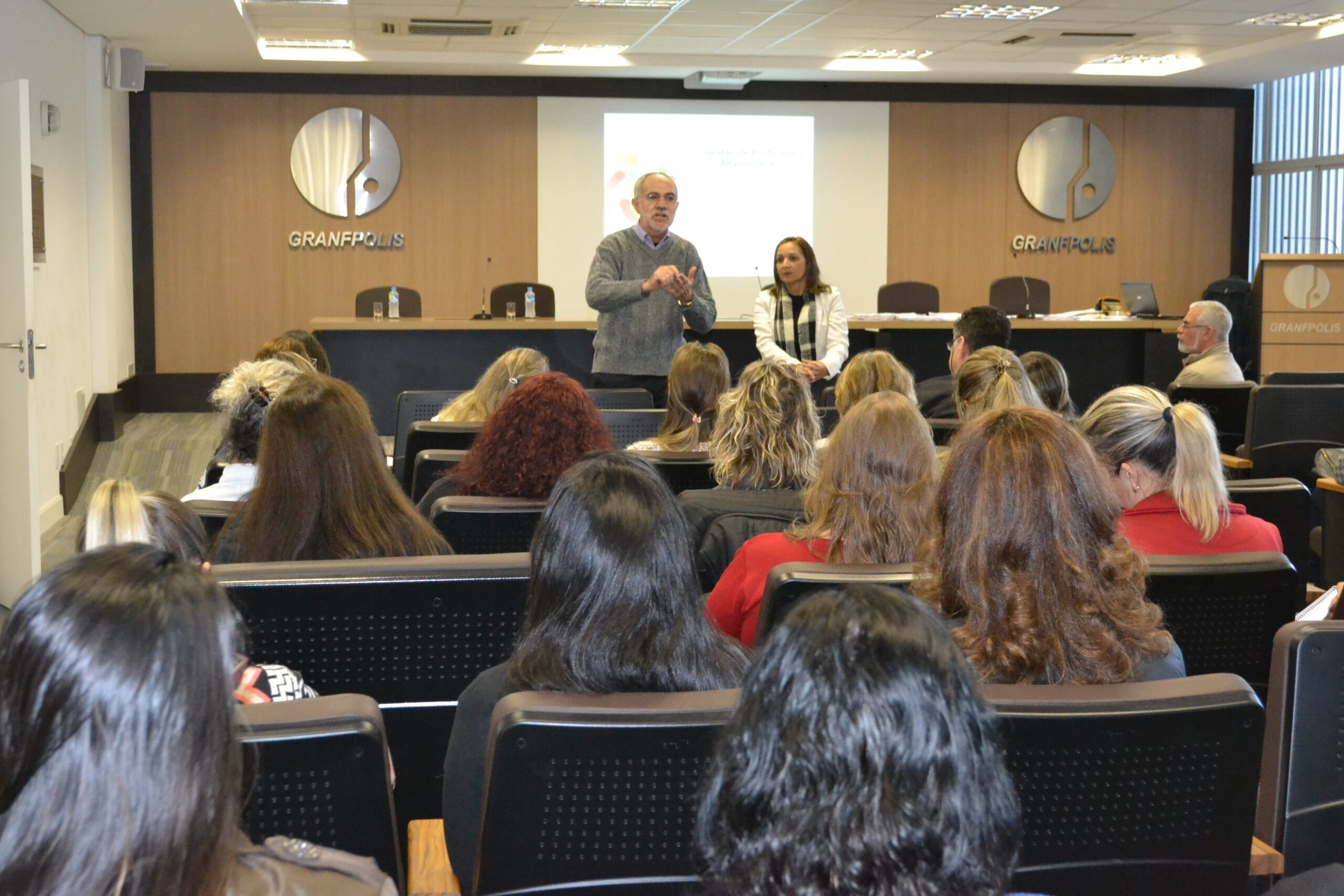 Read more about the article Municípios da GRANFPOLIS são preparados para implementar Política Pública de Alfabetização