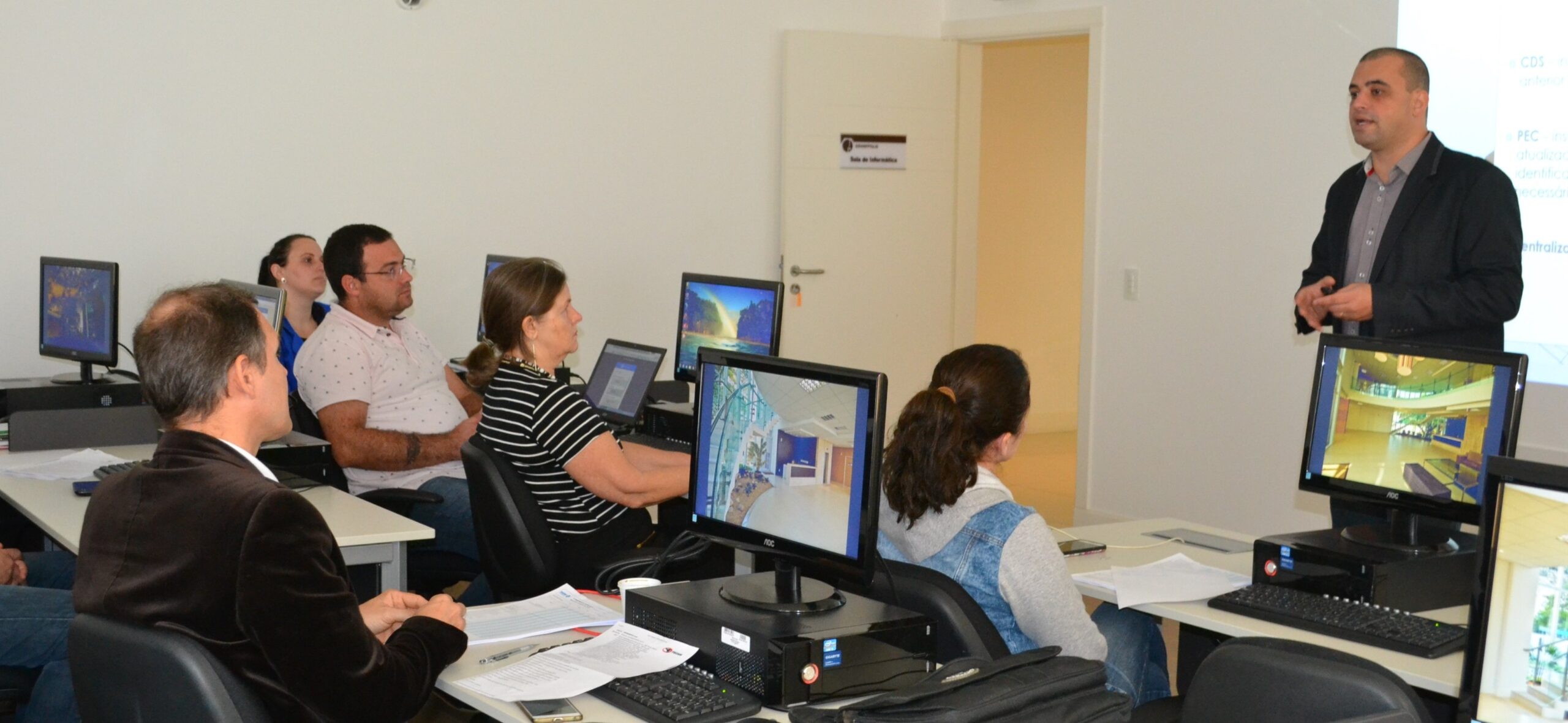 You are currently viewing Técnicos de Saúde da Grande Florianópolis recebem treinamento do E-SUS
