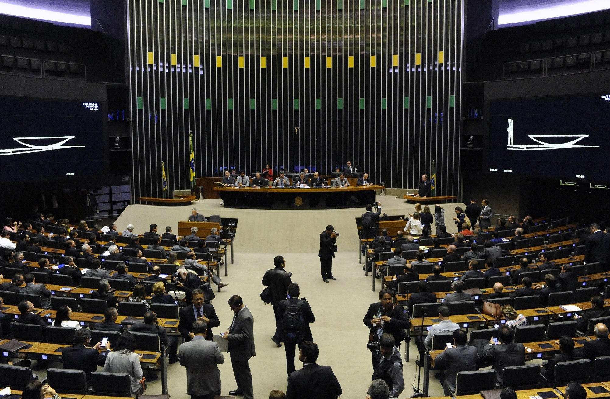 You are currently viewing “Chega de transferir responsabilidades aos Municípios”, afirma Ziulkoski em sessão solene na Câmara