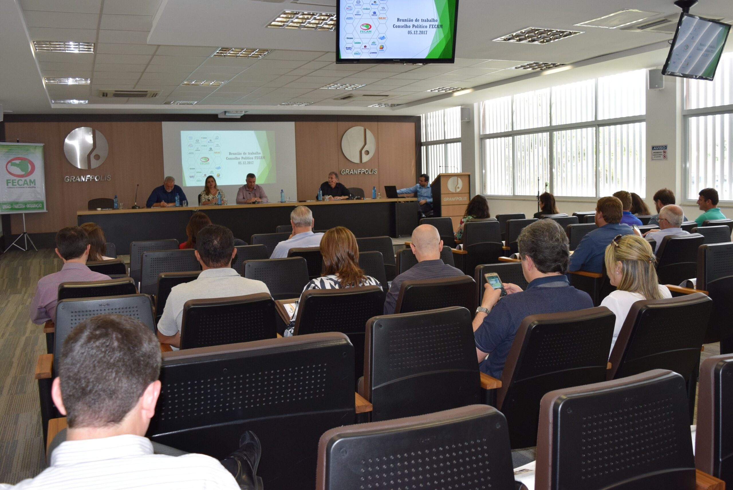 You are currently viewing Eleições da FECAM e Congresso de Municípios de 2018 pautam 10ª reunião do Conselho Político