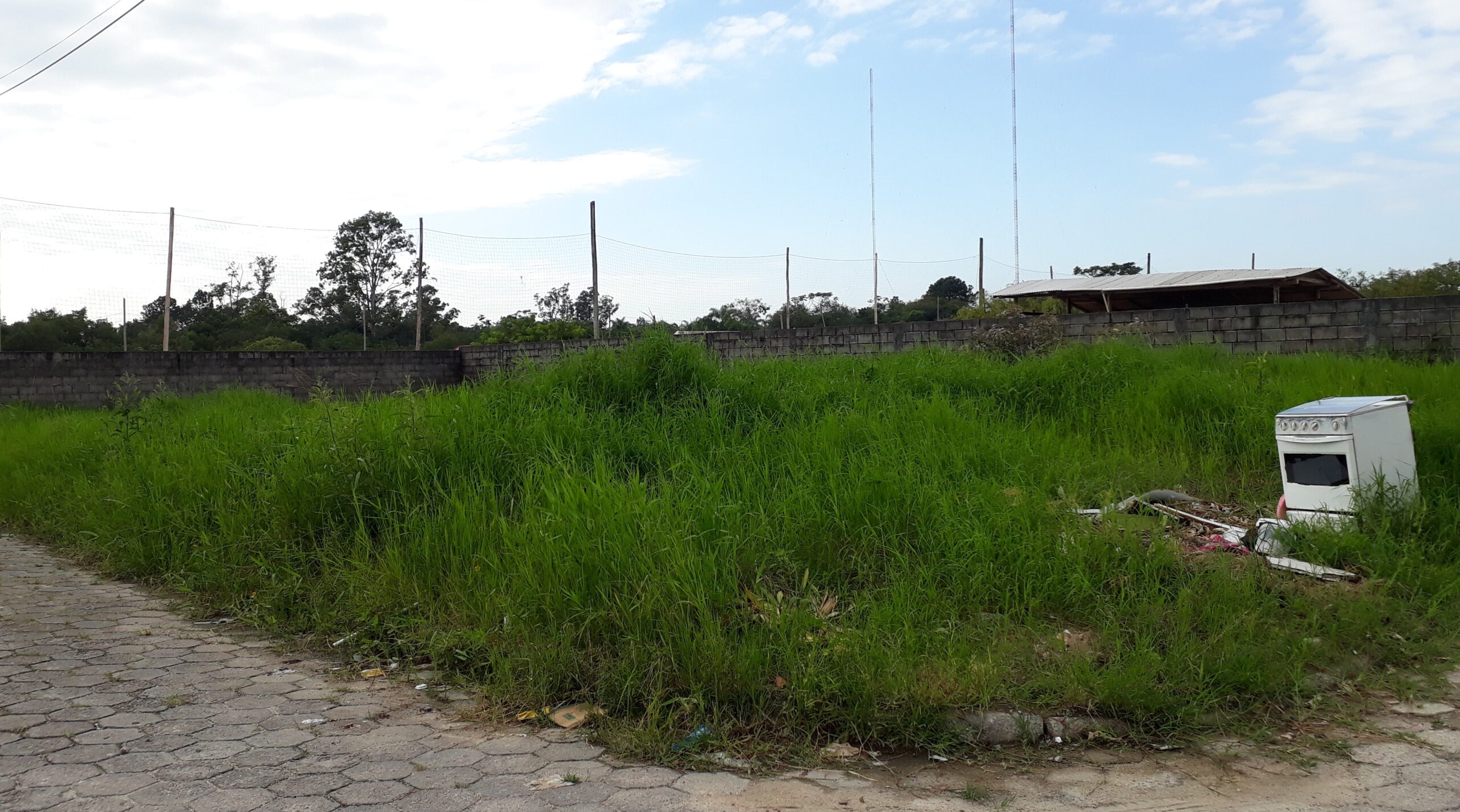 You are currently viewing Terrenos baldios: Prefeitura vai multar quem não limpar