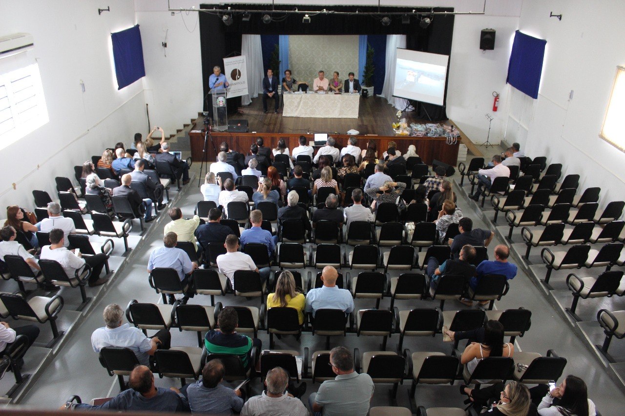 Read more about the article GRANFPOLIS realiza Assembleia em São João Batista com palestra do governador Eduardo Pinho Moreira