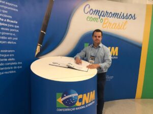Read more about the article Gestores da GRANFPOLIS assinam caderno de Compromissos com o Brasil