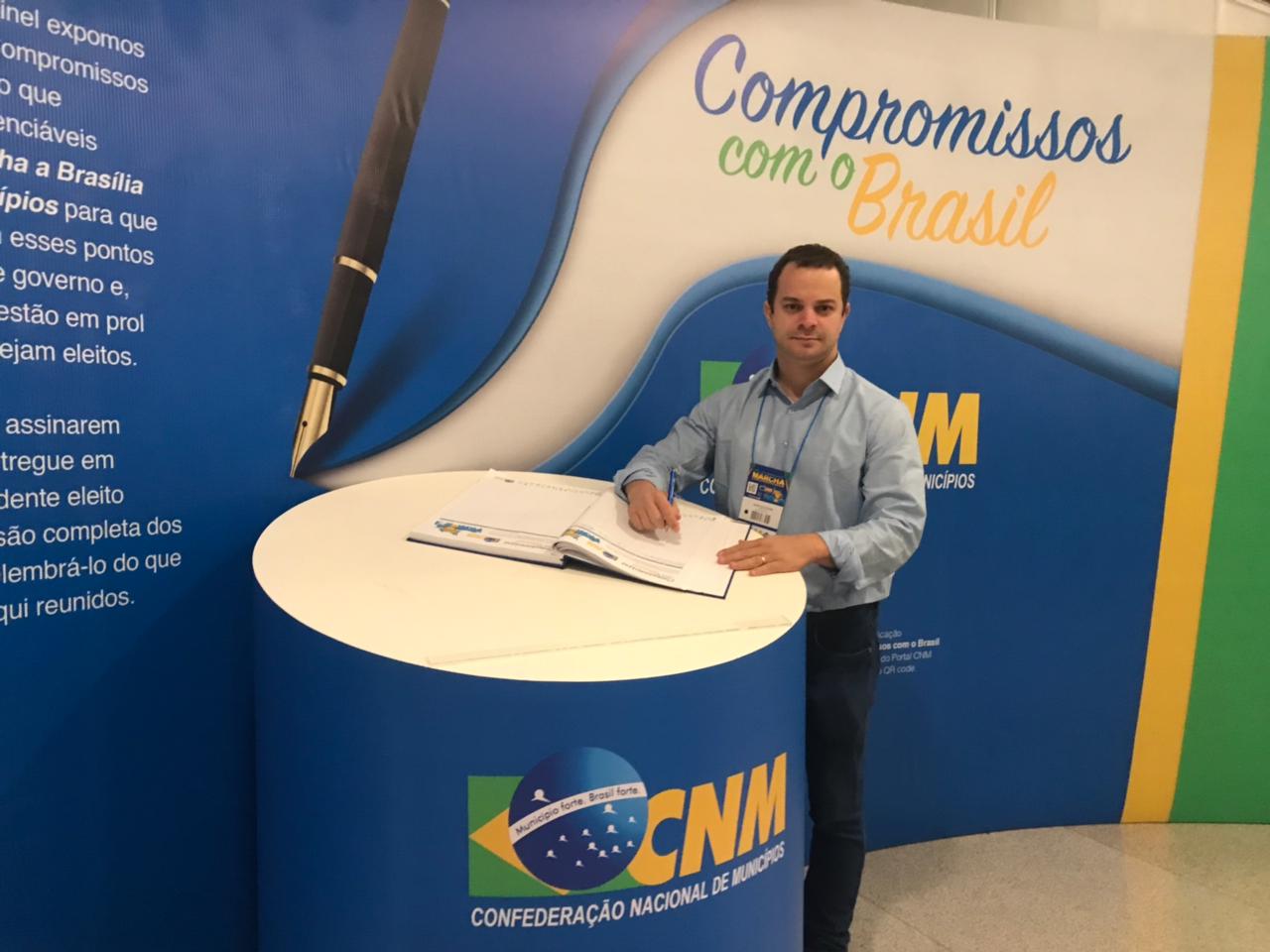 You are currently viewing Gestores da GRANFPOLIS assinam caderno de Compromissos com o Brasil