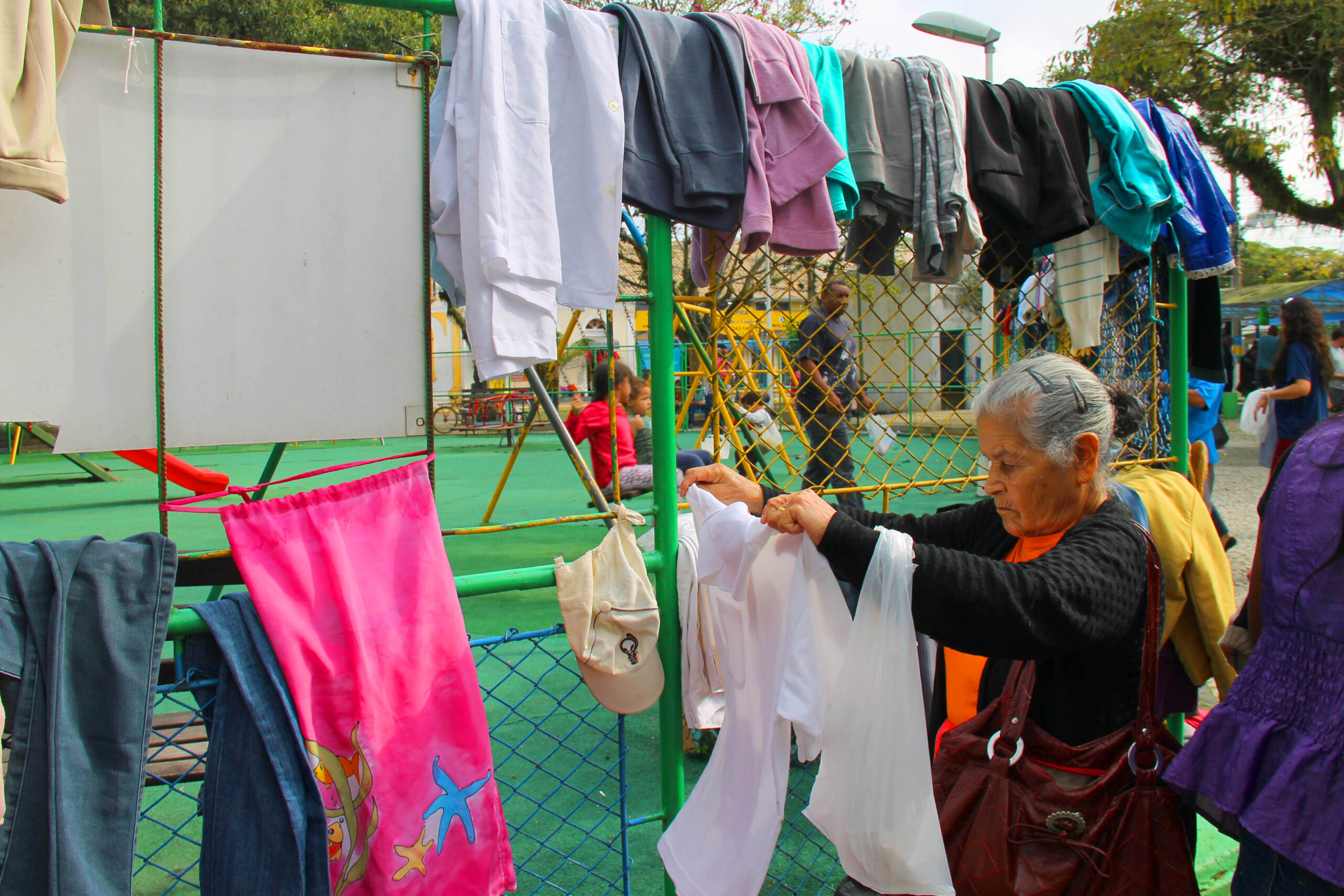 Read more about the article Cerca de 450 peças são distribuídas na 4ª Street Store