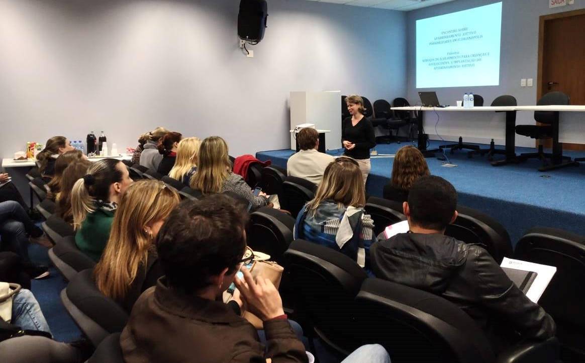 You are currently viewing Assistência Social da GRANFPOLIS na Comissão para implantação do Programa de Apadrinhamento em Florianópolis