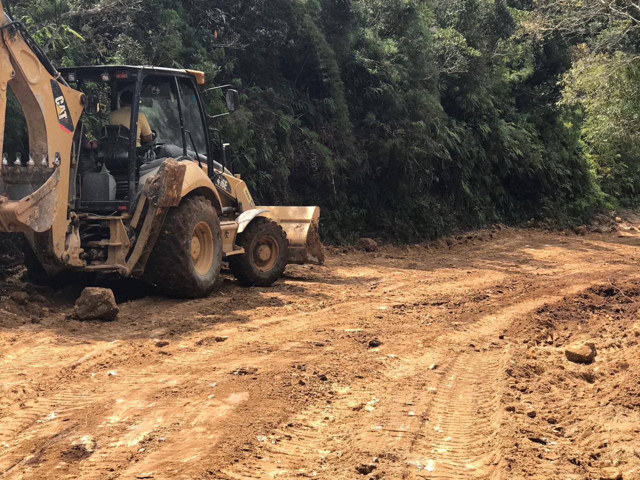 You are currently viewing Prefeitura realiza obras em diferentes pontos do município