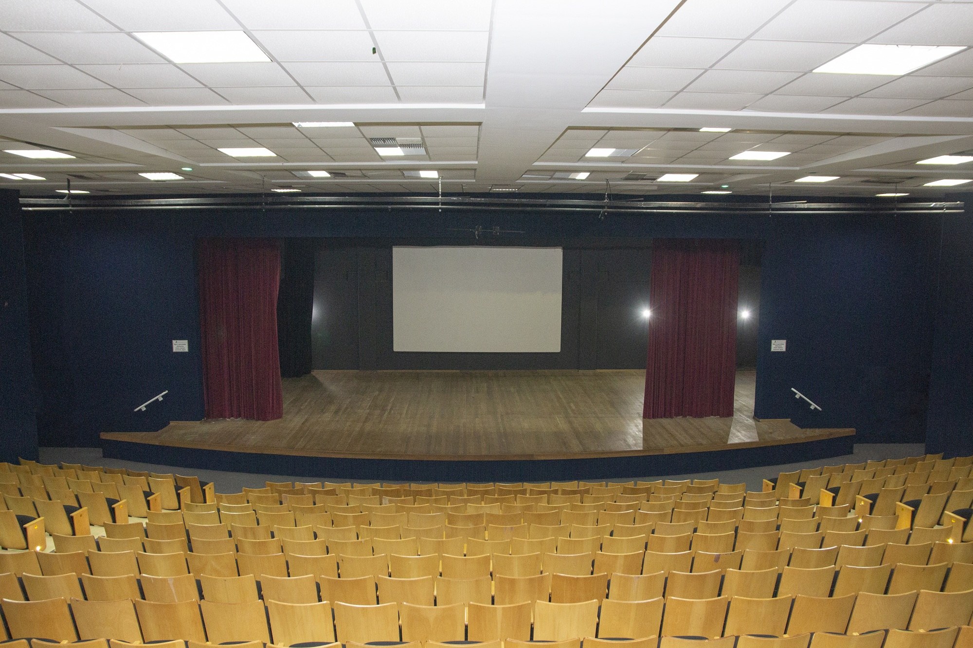 Read more about the article Prefeitura define normas para utilização do Teatro do Centro Multiuso de São José