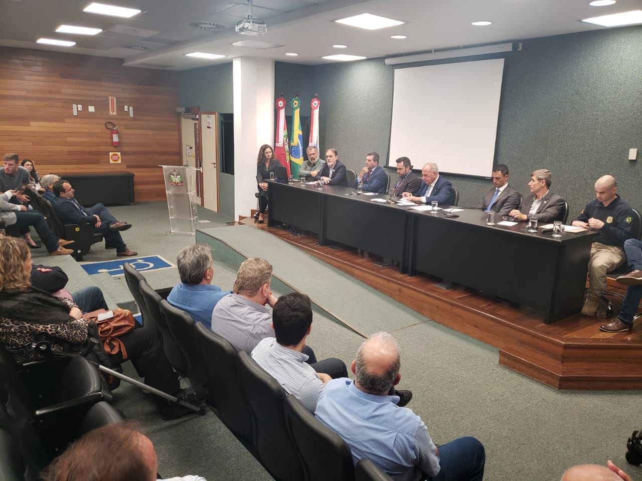 Read more about the article Prefeitos e lideranças da GRANFPOLIS participam de debates na Alesc, sobre a BR-282