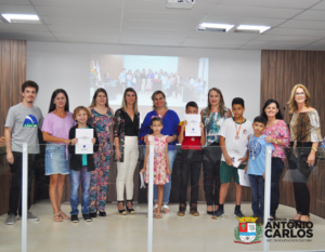 Read more about the article Alunos da Rede Municipal de Ensino recebem medalhas da Olimpíada Brasileira de Astronomia (OBA)