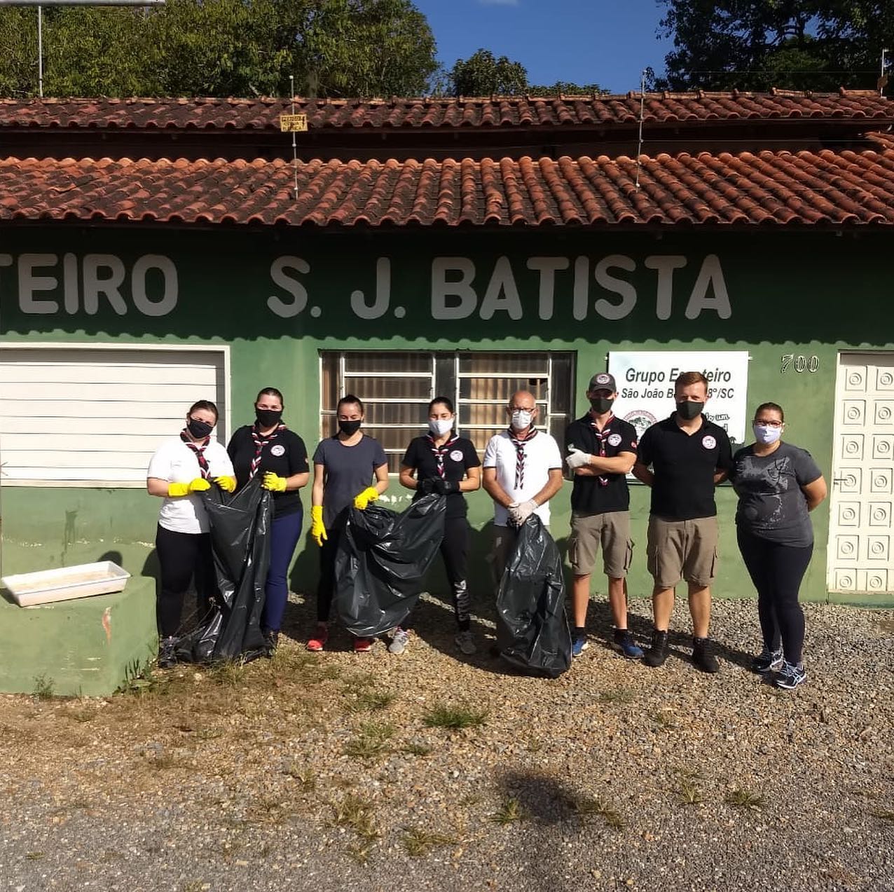 You are currently viewing Fumab e Grupo Escoteiro realizam mutirão para limpeza do Bosque Municipal