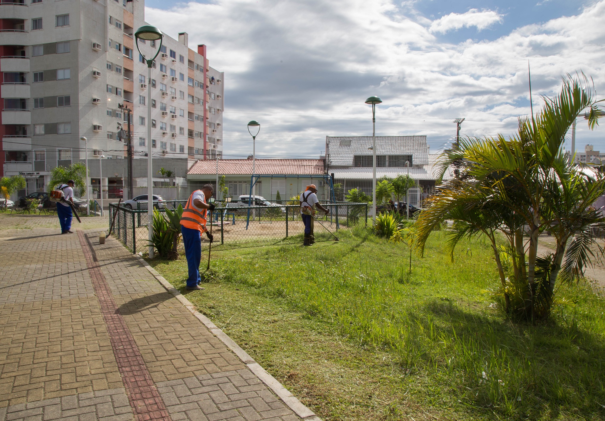 Read more about the article Limpeza de vias e áreas públicas é intensificada pela Prefeitura de São José