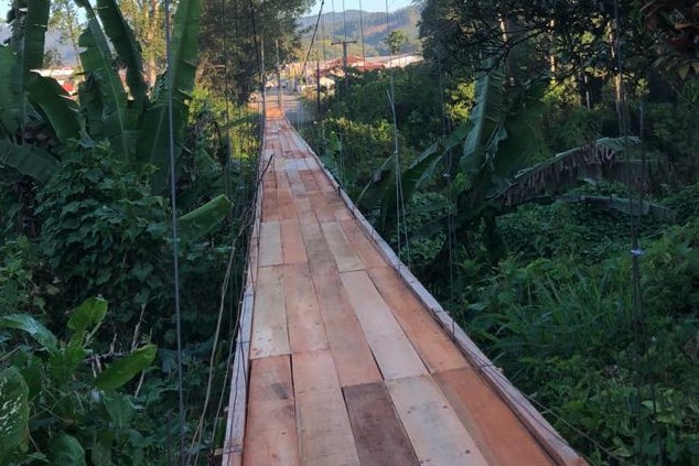 You are currently viewing Concluída reconstrução de ponte pênsil na Tajuba I