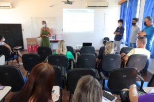 Read more about the article Diretores e coordenadores das escolas municipais de Garopaba recebem treinamentos e novos equipamentos