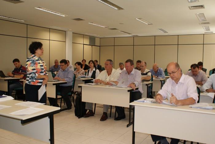 Read more about the article GRANFPOLIS sedia Reunião Extraordinária do Colegiado Estadual de Secretários Executivos de Associações de Municípios