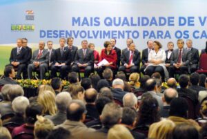 Read more about the article Prefeitos acompanham anúncio de investimentos pela presidente Dilma