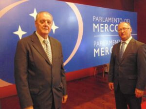 Read more about the article Dirigentes da GRANFPOLIS participam de Sessão histórica do Parlamento do Mercosul