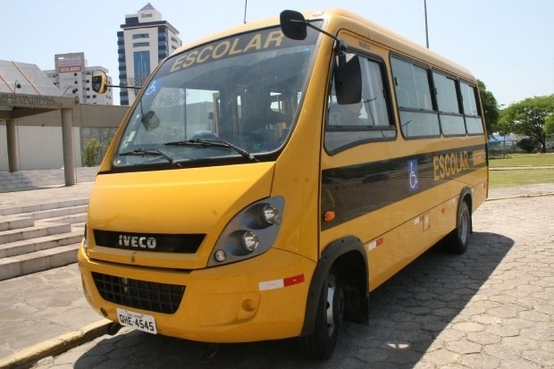 You are currently viewing Municípios da GRANFPOLIS recebem ônibus escolar