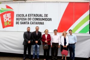 Read more about the article Semana do Consumidor é aberta com Encontro Estadual do Procon e passagem do caminhão escola