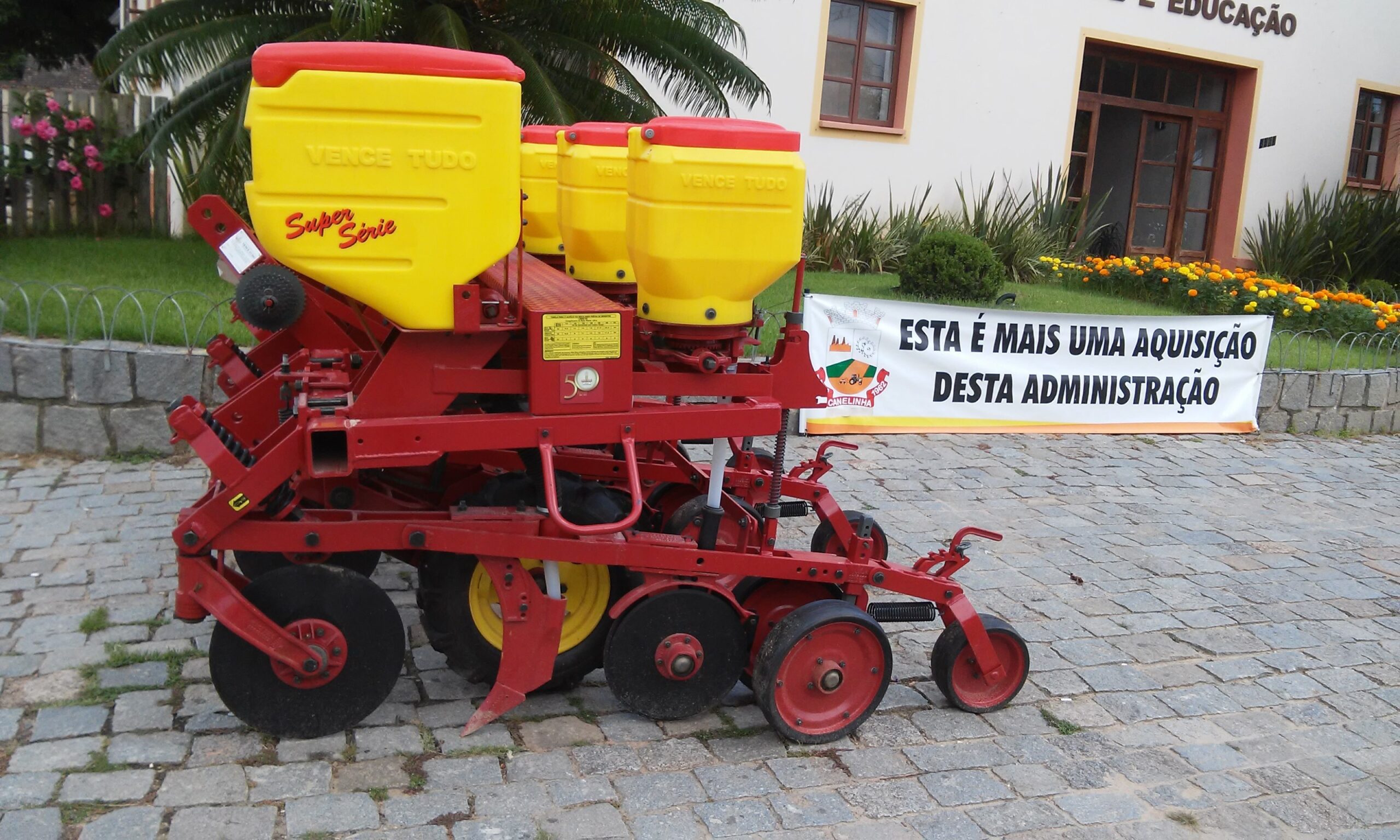 Read more about the article Agricultura adquiri mais uma plantadeira/adubadora